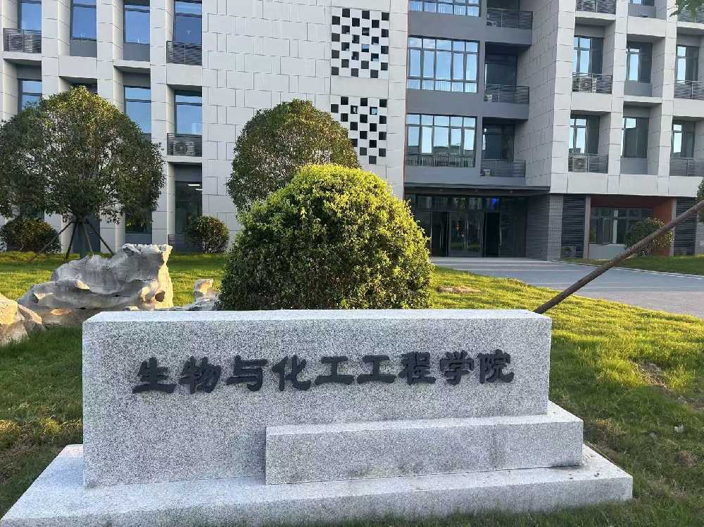 桐梓县扬州职业大学体育场高杆灯项目